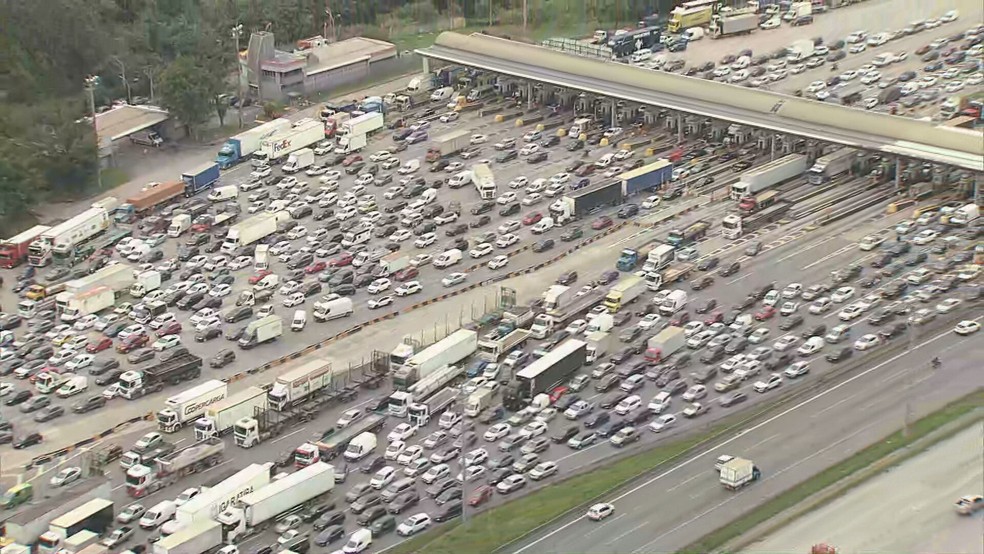 Congestionamento na saída da capital. — Foto: Reprodução/ Globocop
