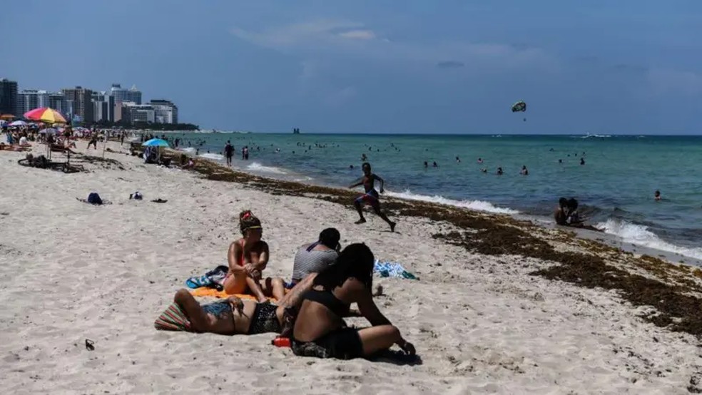 A Flórida abriu suas praias apenas três meses depois da declaração de emergência relativa à covid-19 nos Estados Unidos, em 2020 — Foto: Getty Images