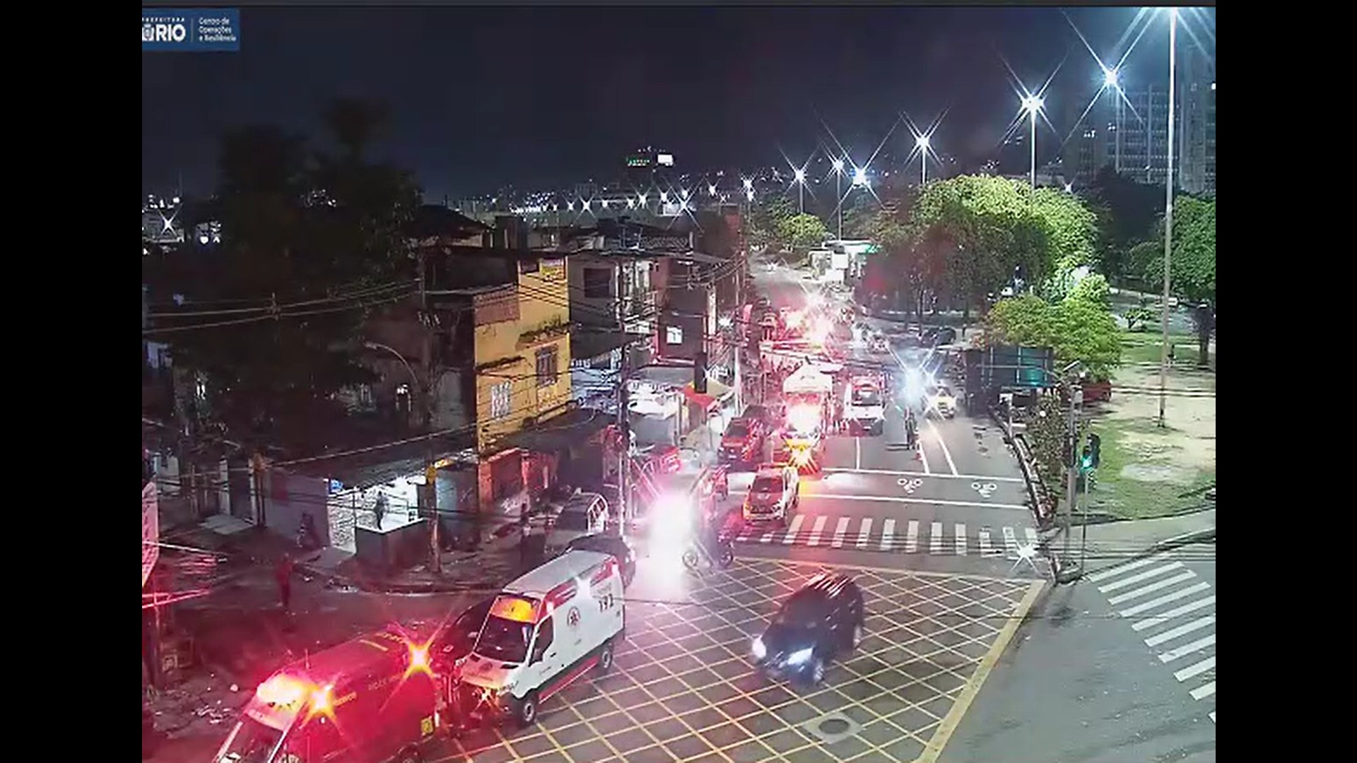 Imóveis desabam no entorno do Estádio do Maracanã, no Rio de Janeiro; mãe e filha estão soterradas
