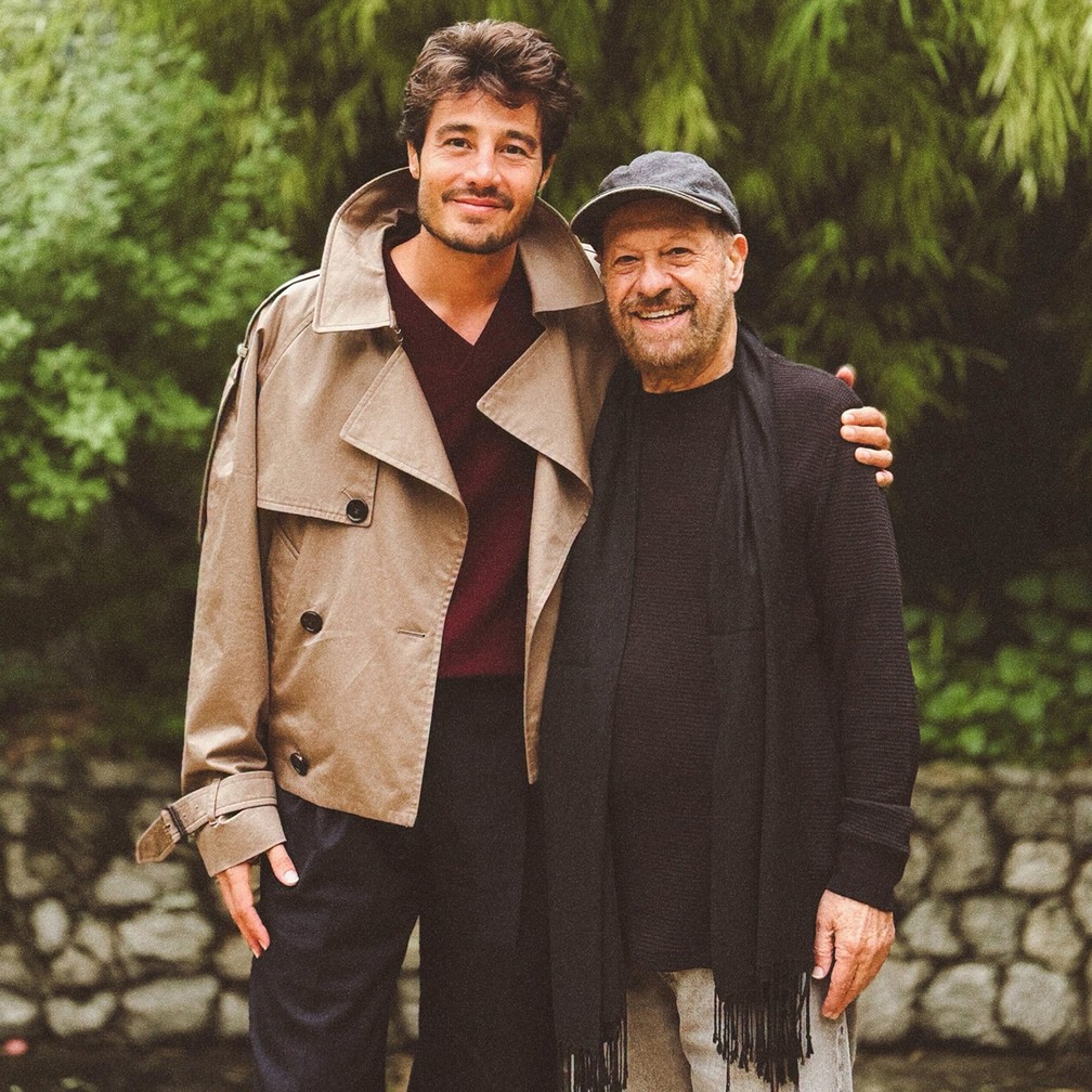 João Bosco regrava canção de 2009 com Tiago Iorc no álbum comemorativo dos 80 anos do artista mineiro — Foto: Reprodução / Facebook Tiago Iorc