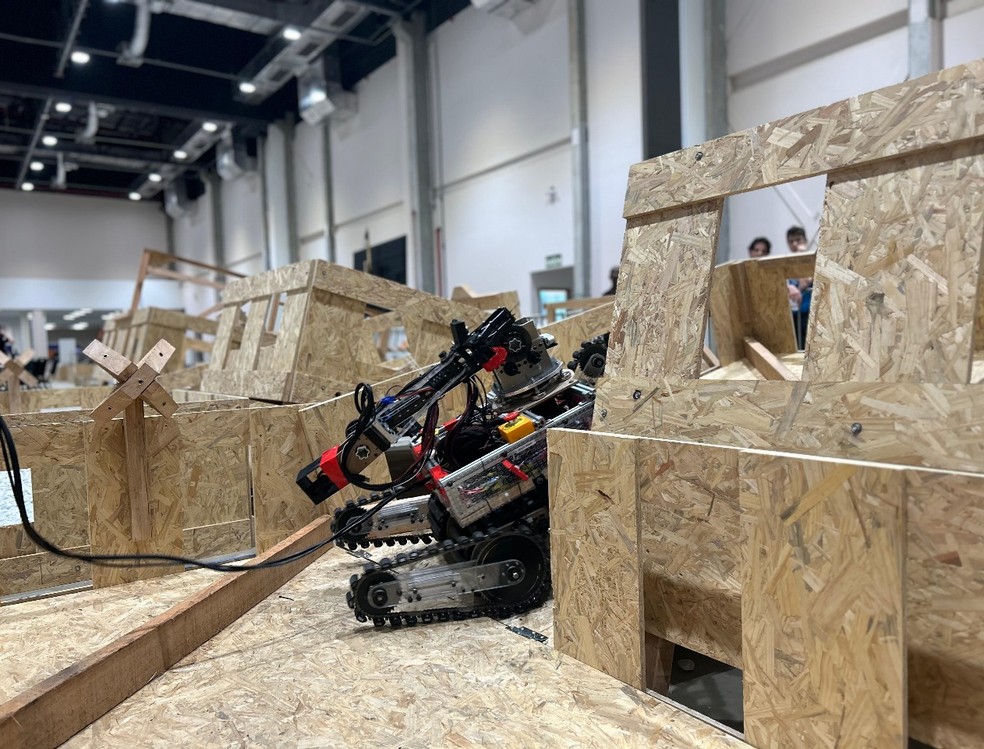 Robô exibido na RoboCup é usado em simulação de resgate — Foto: Mateus Xavier