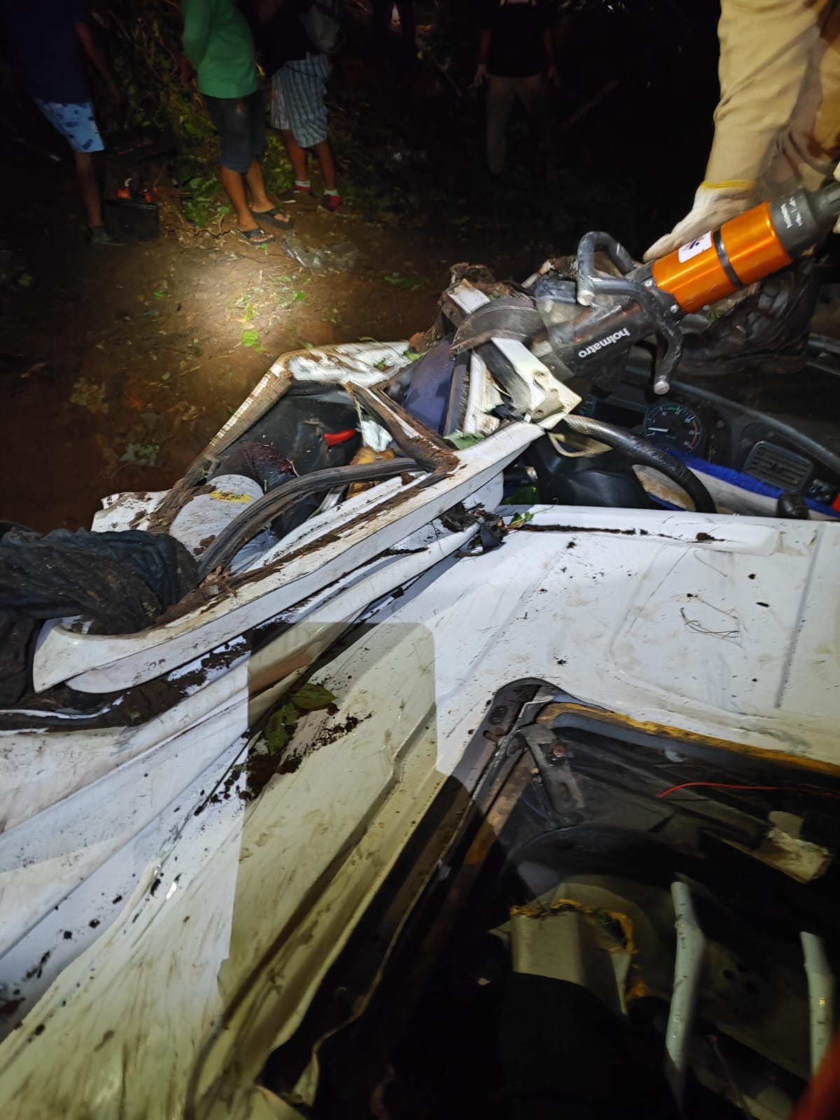 Homem morre após perder controle de caminhão na Serra de Teixeira, na PB