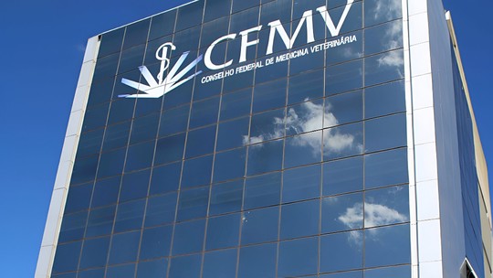 CFMV publica edital de concurso com salários de até R$ 11 mil; veja vagas e como se inscrever - Edital prevê 21 vagas imediatas e 160 para cadastro de reserva em cargos de níveis médio, técnico e superior. Inscrições começam em 17 de junho.