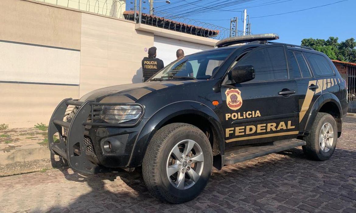 PF mira 'laranjas' que emprestam contas bancárias para receber dinheiro de golpes e cumpre 4 mandados na PB
