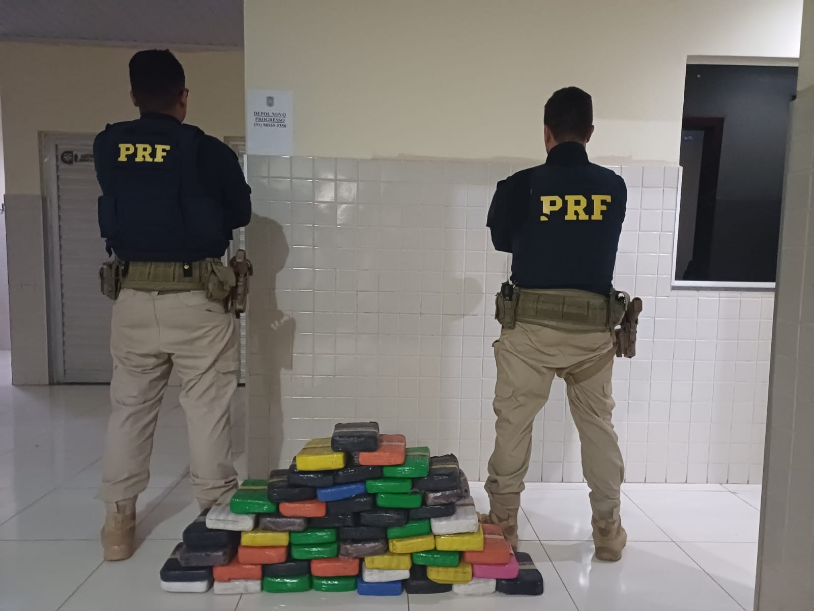 Dupla é presa pela PRF após ser flagrada com mais de 54kg de drogas que saíram de Santarém