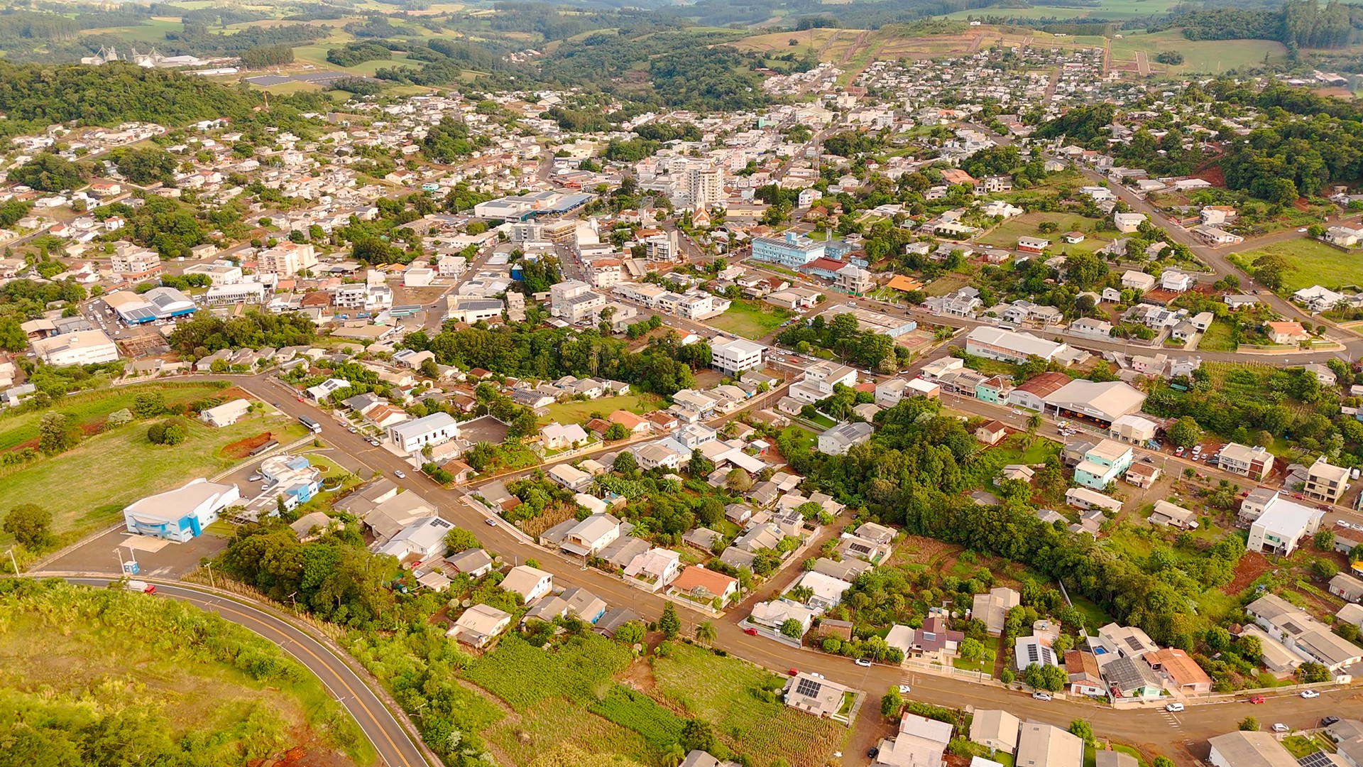 Mulher é encontrada morta com tiro no rosto no interior de SC; adolescente companheiro dela é apreendido