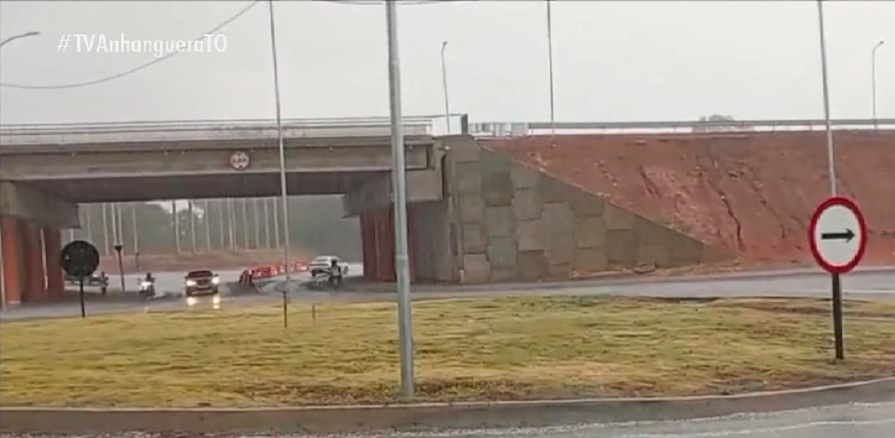 Moradores comemoram chegada da chuva em cidades do Tocantins; Vídeo