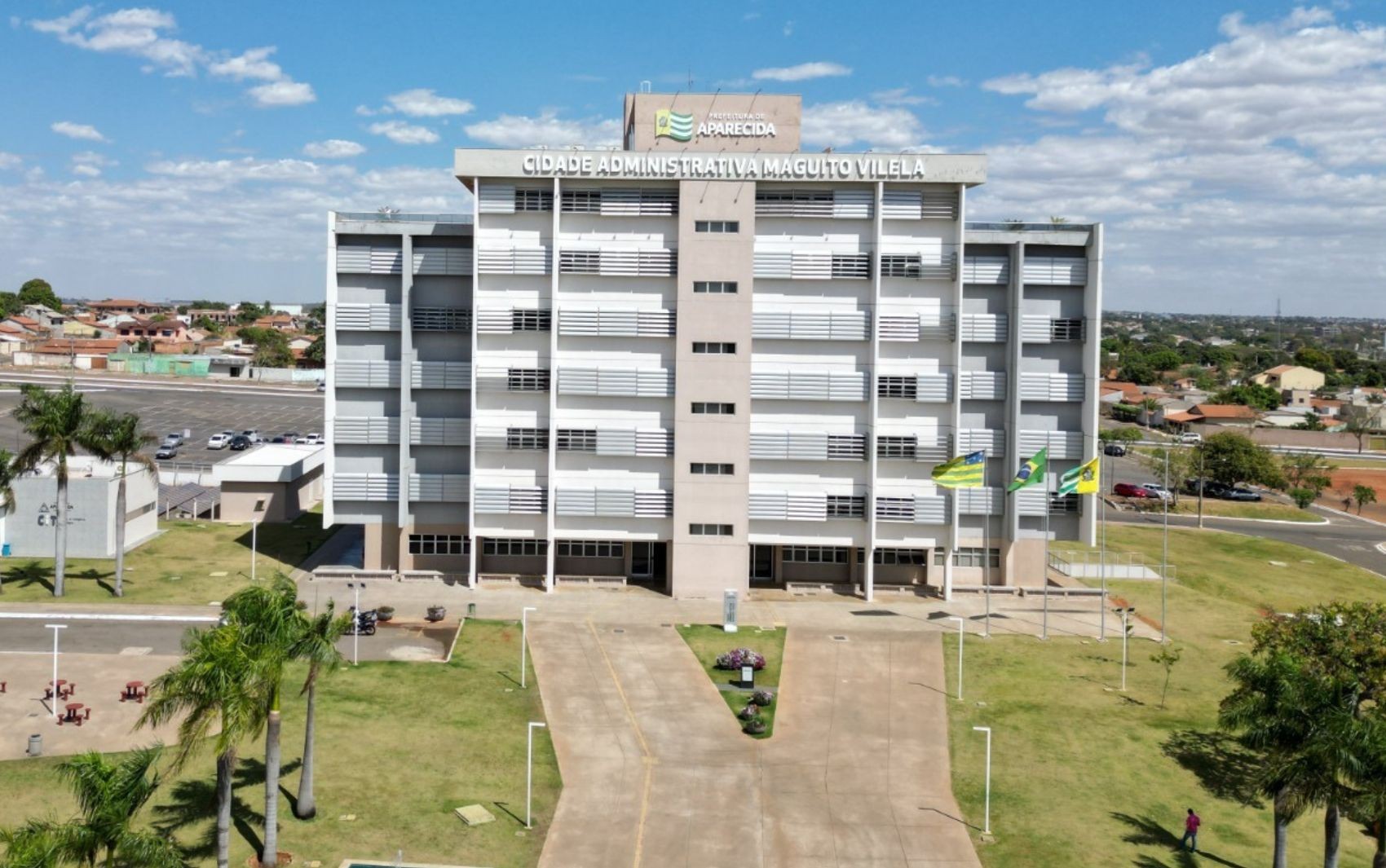 Contrato de R$ 480 mil feito sem licitação entre escritório de advocacia e Prefeitura de Aparecida deve ser suspenso, determina Justiça