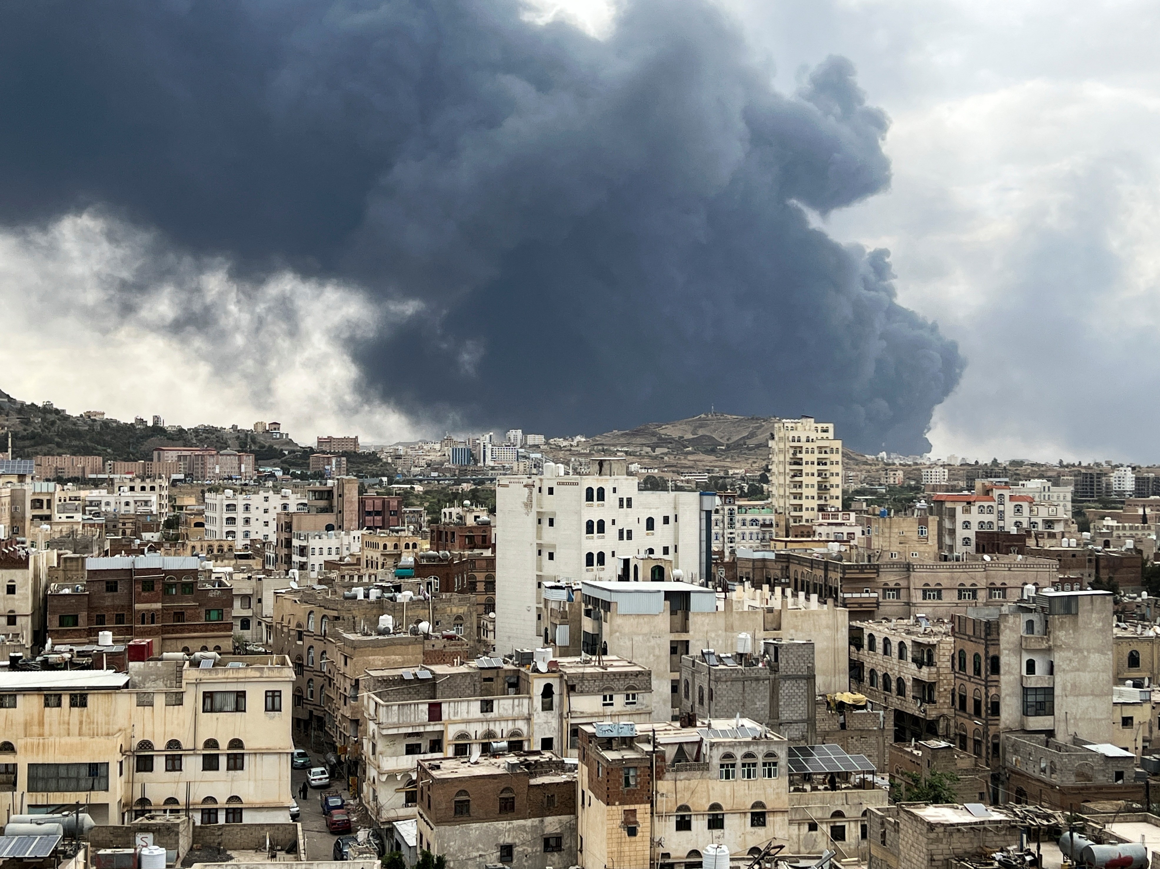Exército de Israel diz que bombardeou principal aeroporto do Iêmen em resposta a ataque Houthi em Tel Aviv
