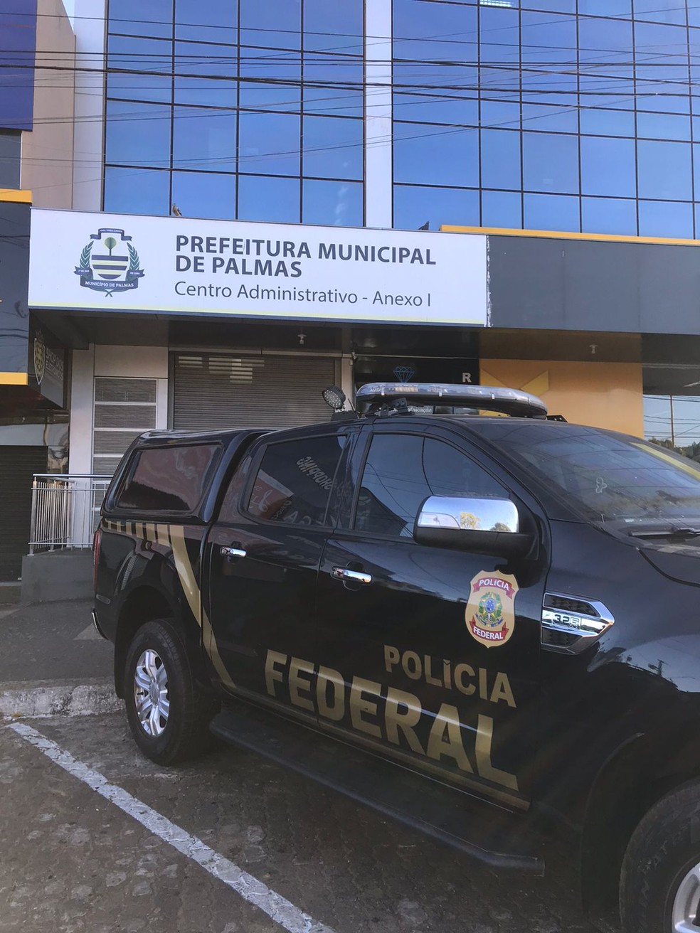 Buscas também foram feitas no prédio da prefeitura na Avenida JK — Foto: Ana Paula Rehbein/TV Anhanguera