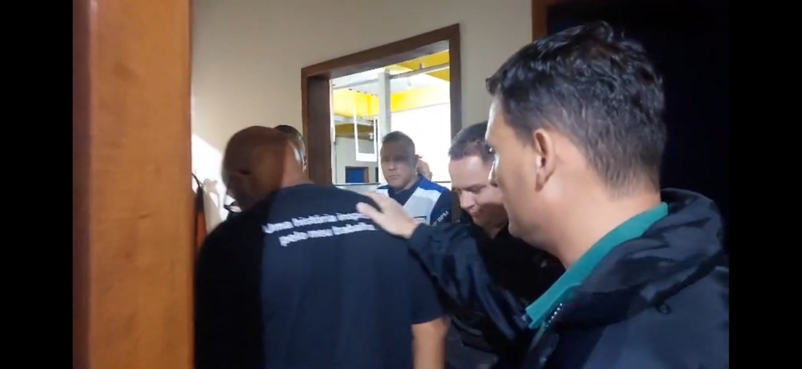 Homem é preso por suspeita de estuprar a filha da cuidadora da mãe, em Piraí