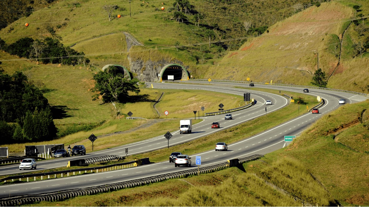 Governo de SP estuda investir R$ 3,8 bilhões para expandir rodovia Carvalho Pinto até Aparecida
