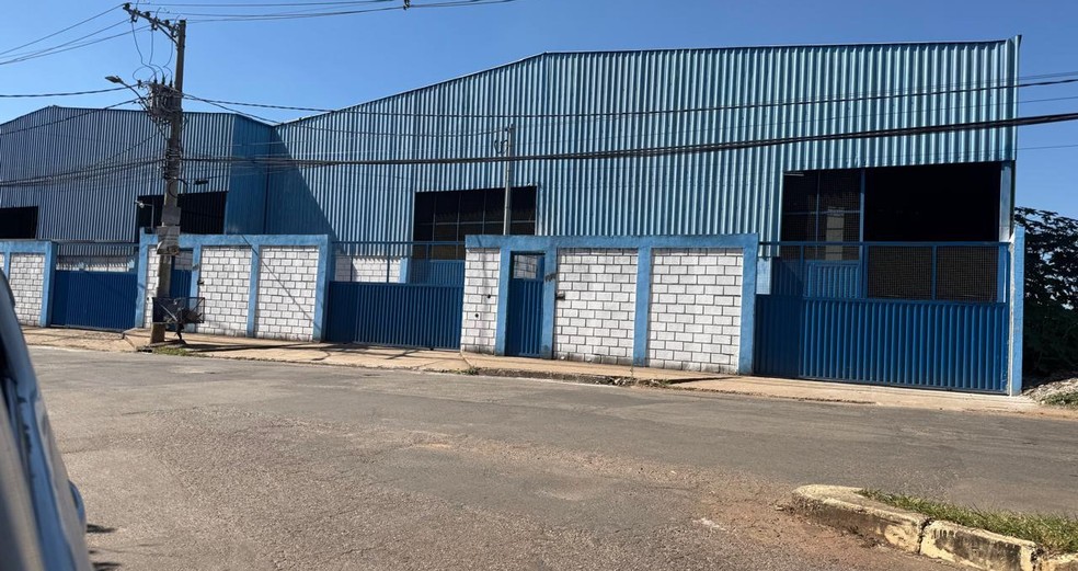 Galpão utilizado pelos suspeitos de falsificaram sabão em pó — Foto: Divulgação/PCMG