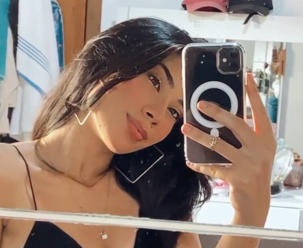 Giovanna Bezerra Silva, de 17 anos, morta em escola de SP — Foto: Reprodução/Facebook
