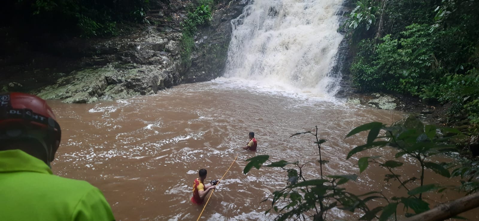 Homem e adolescente morrem após afundarem em cachoeira no Litoral do Paraná