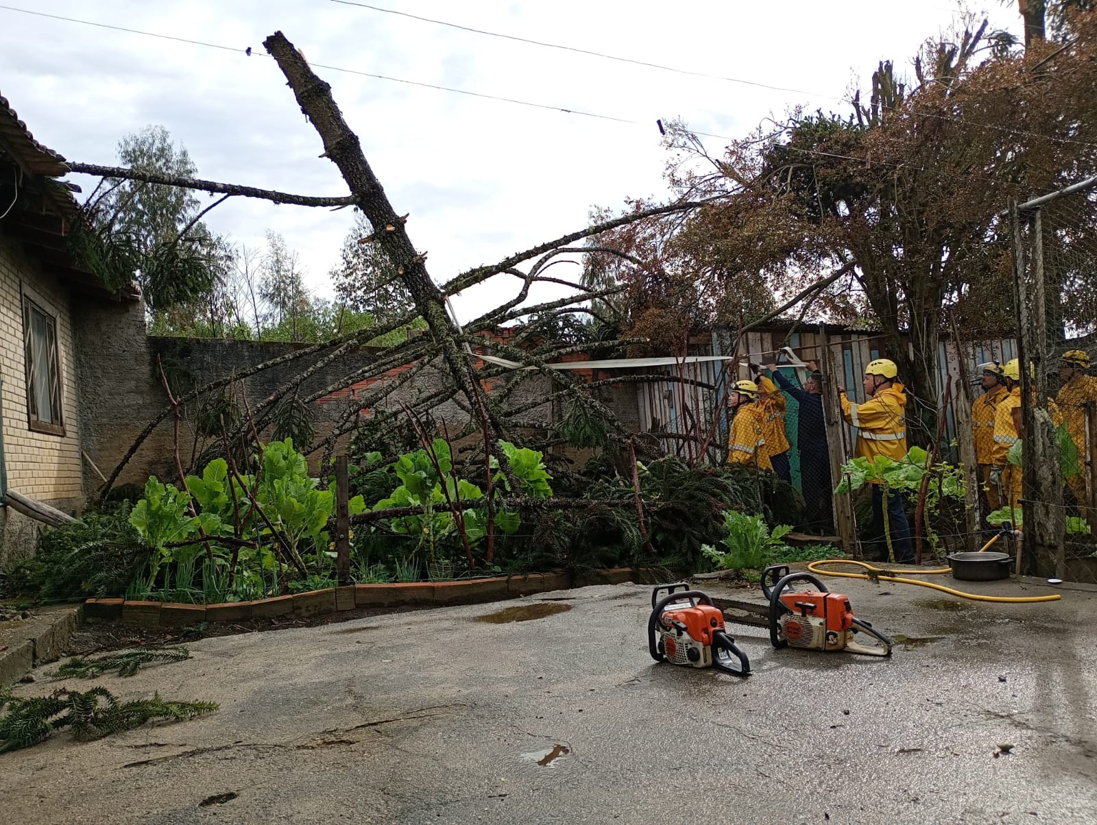 SC tem 20 cidades atingidas por estragos causados por tempestades e tornado; VÍDEO