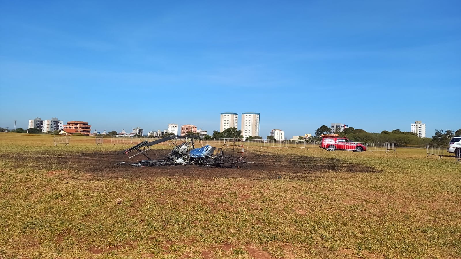 Piloto morre em queda de avião de pequeno porte em Bauru