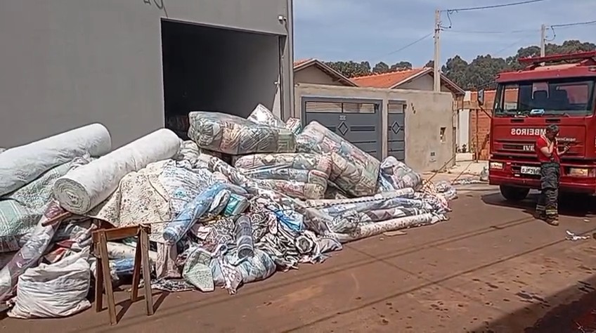 Incêndio em fábrica de bordados mobiliza Corpo de Bombeiros no interior de SP