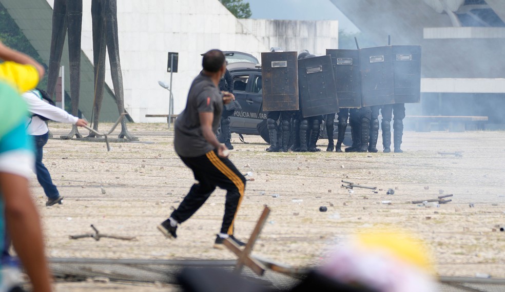 Bolsonaristas golpistas invadem Planalto, Congresso e STF — Foto: AP Photo/Eraldo Peres