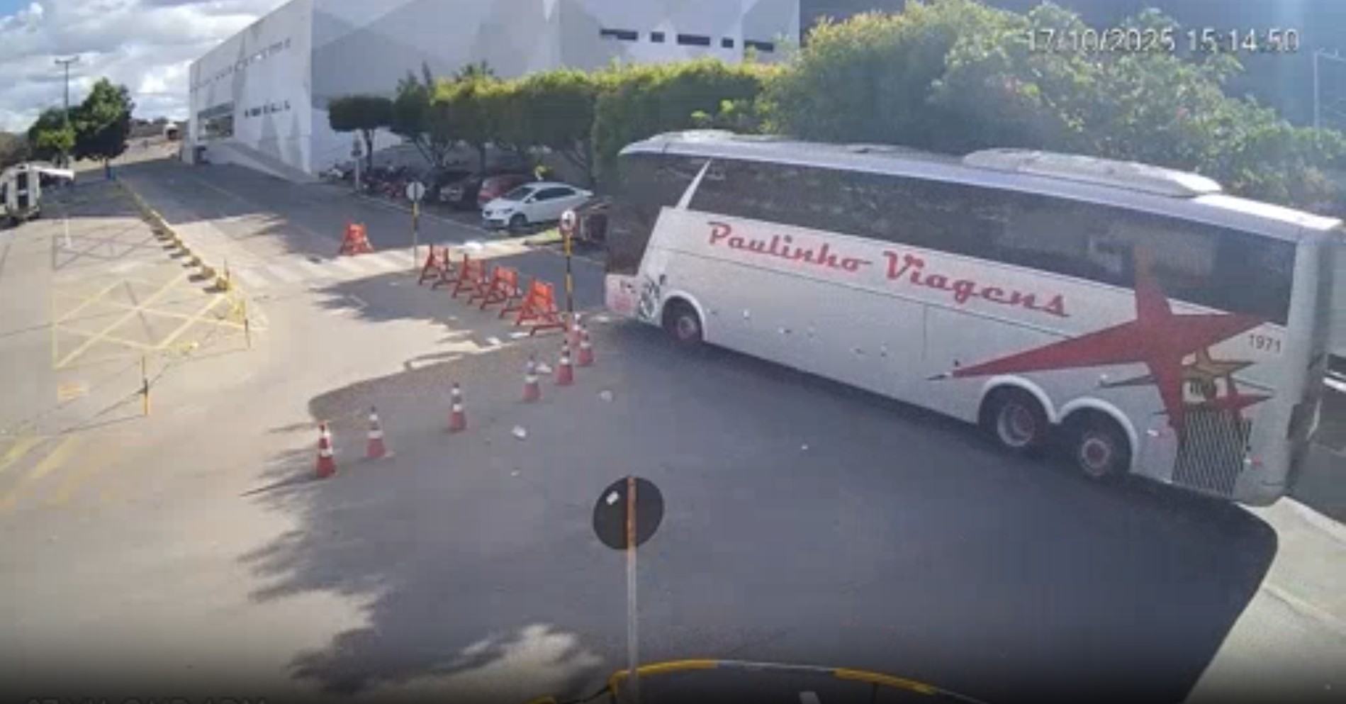 PRF inicia perícia com drones e scanner para apurar acidente de ônibus que deixou 17 mortos em Pernambuco