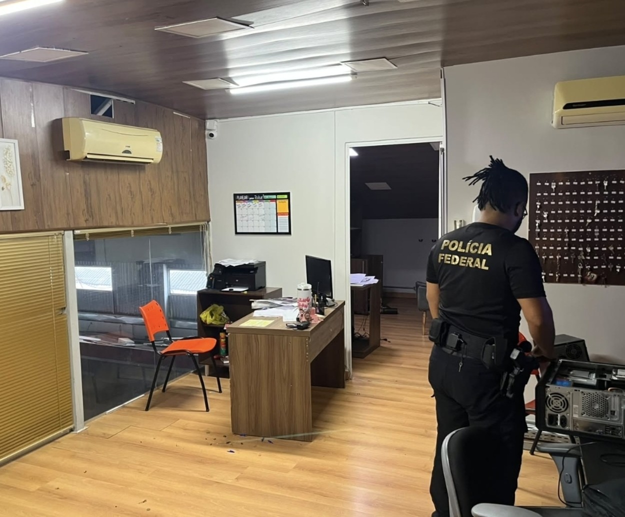 Esquema de migração ilegal para os EUA que agenciou pelo menos 130 pessoas é alvo da PF em Governador Valadares