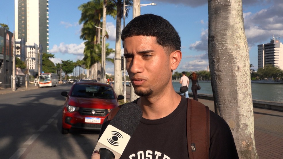 Turista reclama de mau cheiro e poluição do Açude Velho, em Campina Grande — Foto: Reprodução/TV Paraíba