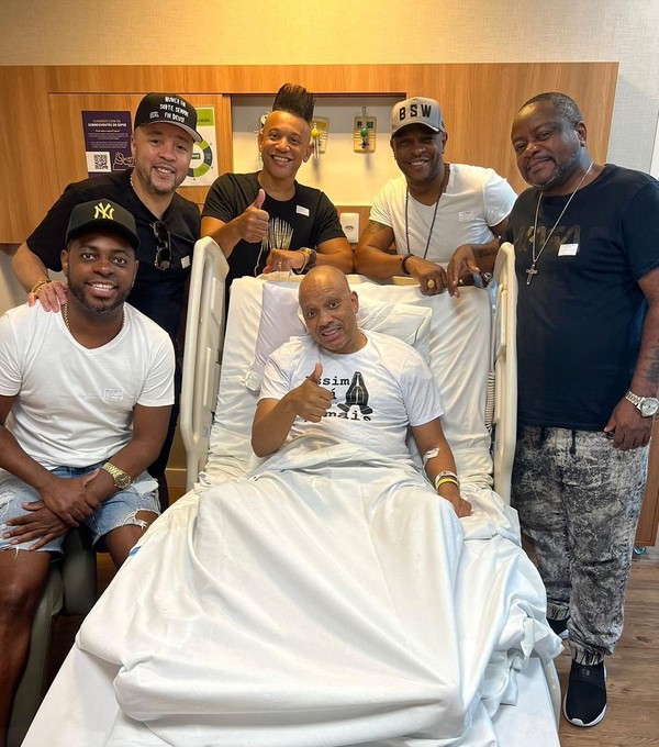Anderson Leonardo com os integrantes do Molejo — Foto: Redes sociais/Reprodução