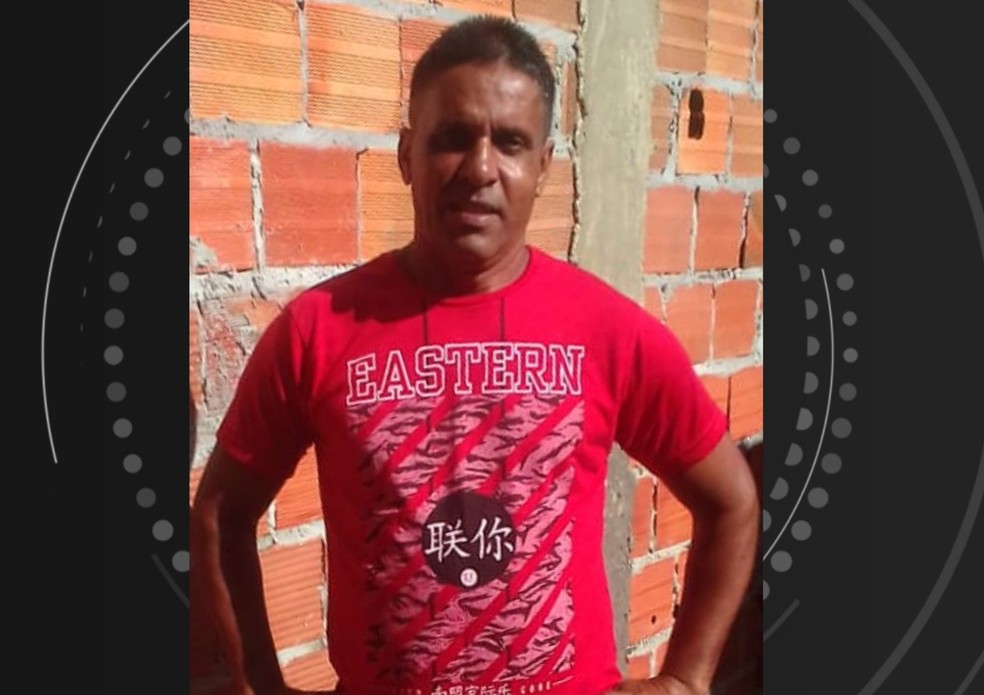 José Romildo trabalhava em uma obra em frente à casa onde morava, quando o imóvel cedeu — Foto: Arquivo pessoal