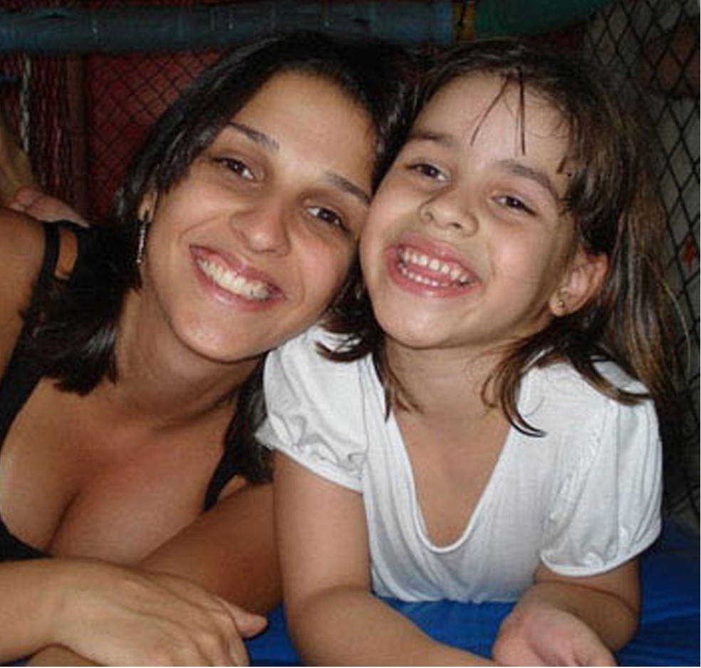 Ana Carolina Oliveira e a filha Isabella Nardoni; ao lado, Anna Carolina Jatob, presa e condenada por assassinar a enteada em 2008  Foto: Reproduo/Arquivo Pessoal/TV Globo