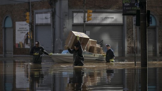 Guaíba começa a recuar no RS; cidade às margens do lago evacua 2 bairros - Foto: (Anselmo Cunha / AFP)
