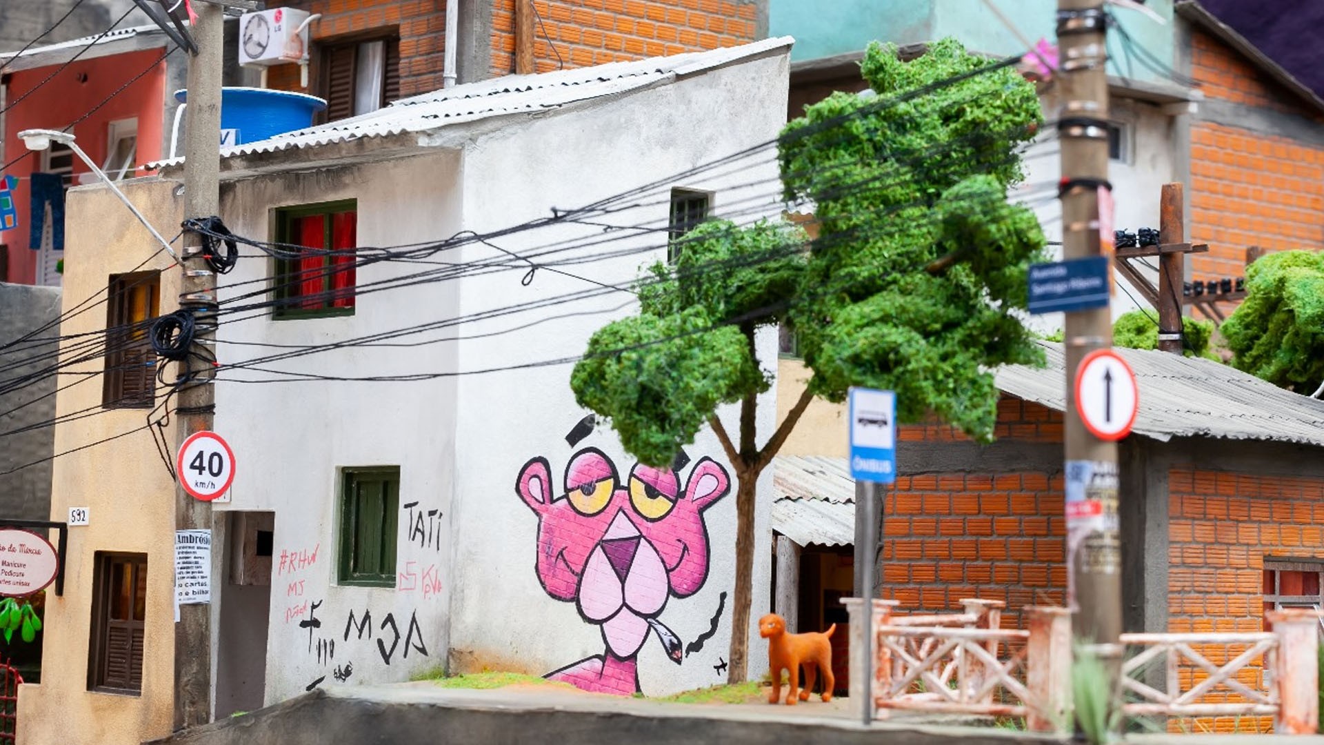 Viagem no tempo: artista cria maquetes realistas que revelam desigualdades sociais em Sorocaba