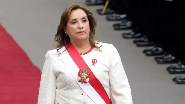 Por que a presidente do Peru, Dina Boluarte, foi afastada do cargo em meio a onda de violência no país