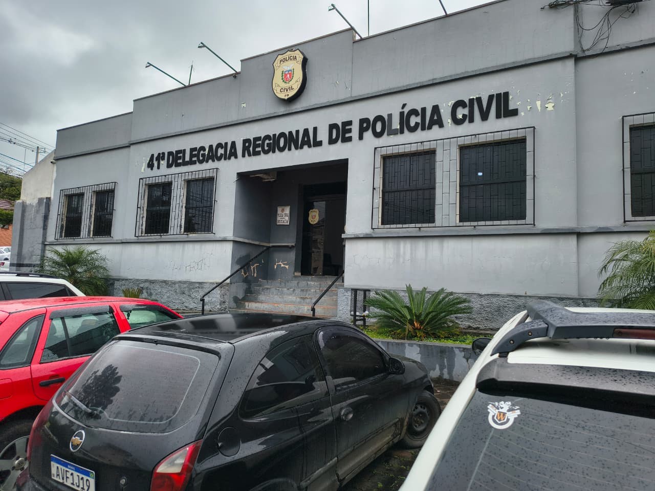 Homem é preso tentando intimidar a ex dentro de delegacia do Paraná para ela não denunciá-lo por violência, diz delegado