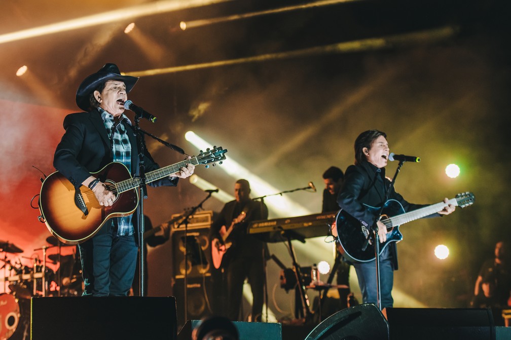 Chitãozinho e Xororó no festival Turá — Foto: Camila Cara/Divulgação