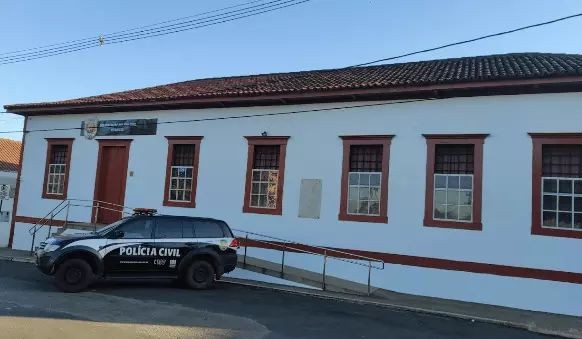 Idoso é preso por exploração sexual de adolescentes e lucratividade com prostituição em Pitangui