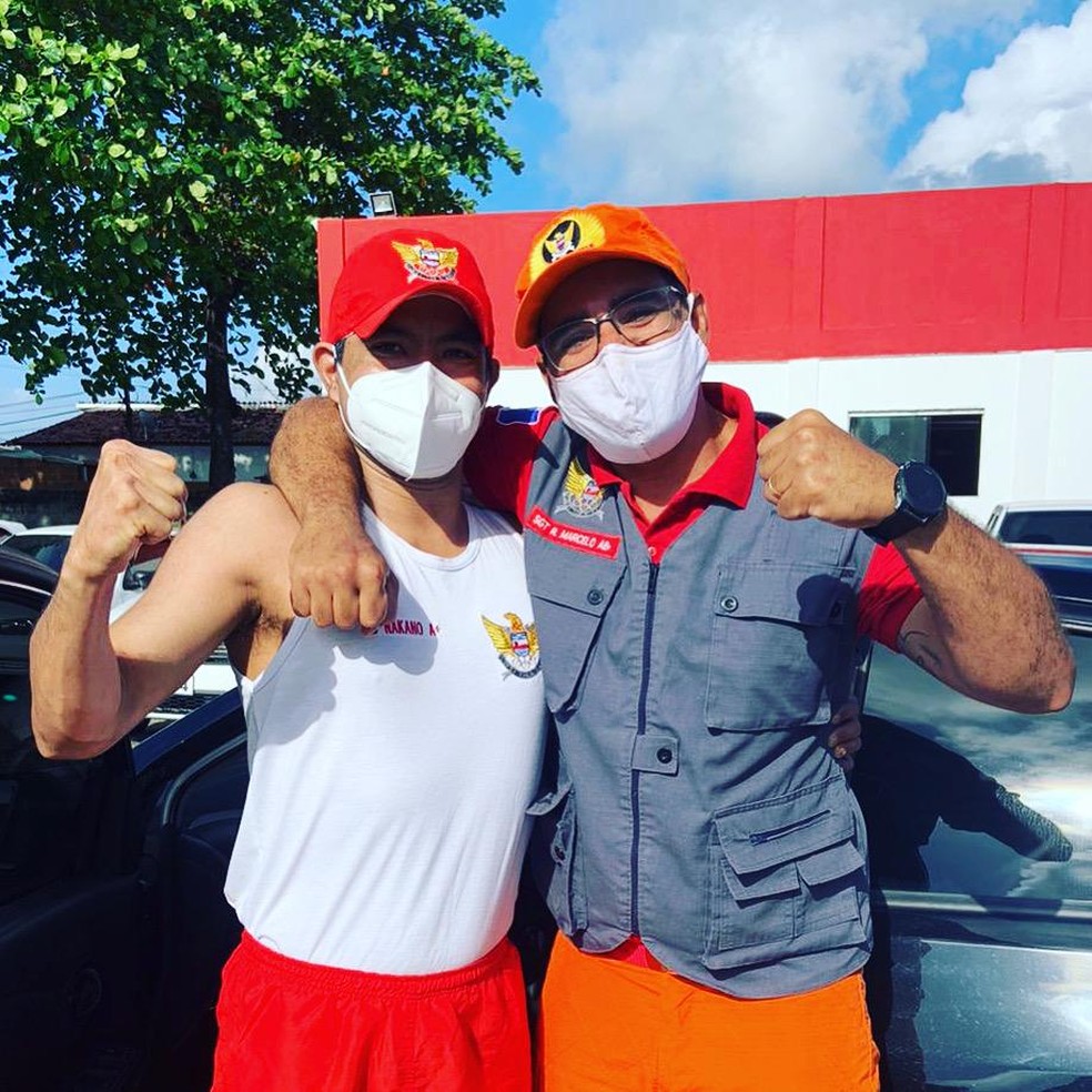 Ricardo Nakano e o amigo Rodolfo Marcelo, que realizou campanha online para ajudar o militar no tratamento da leucemia — Foto: Arquivo pessoal