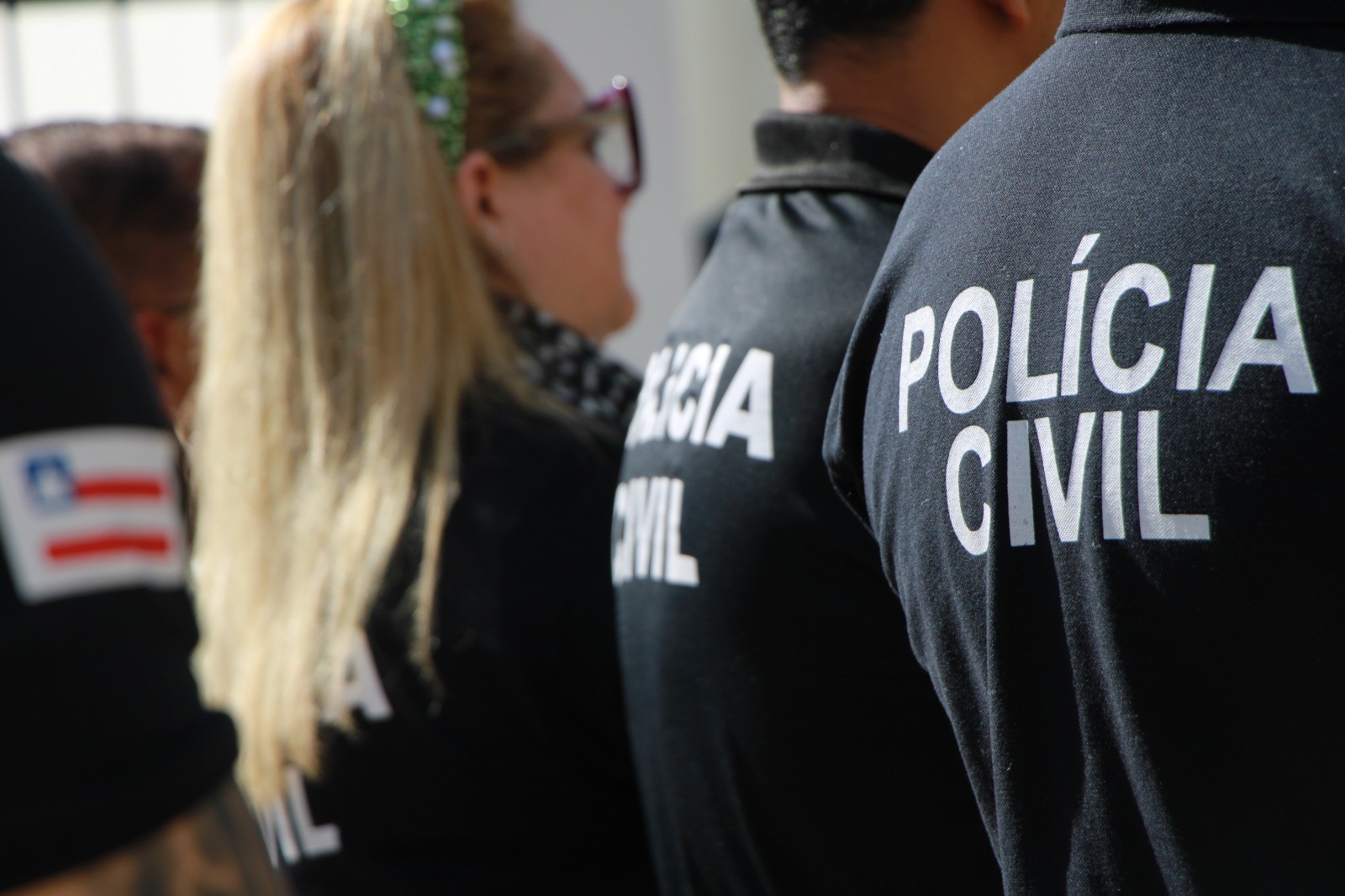 Dois homens são presos por imobilizar funcionário e queimá-lo com ferro usado em lacres de embalagens na Bahia