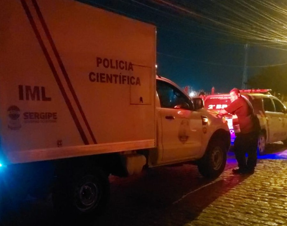 Uma equipe do IML recolheu o corpo da mulher em Propriá (SE) — Foto: Arquivo pessoal