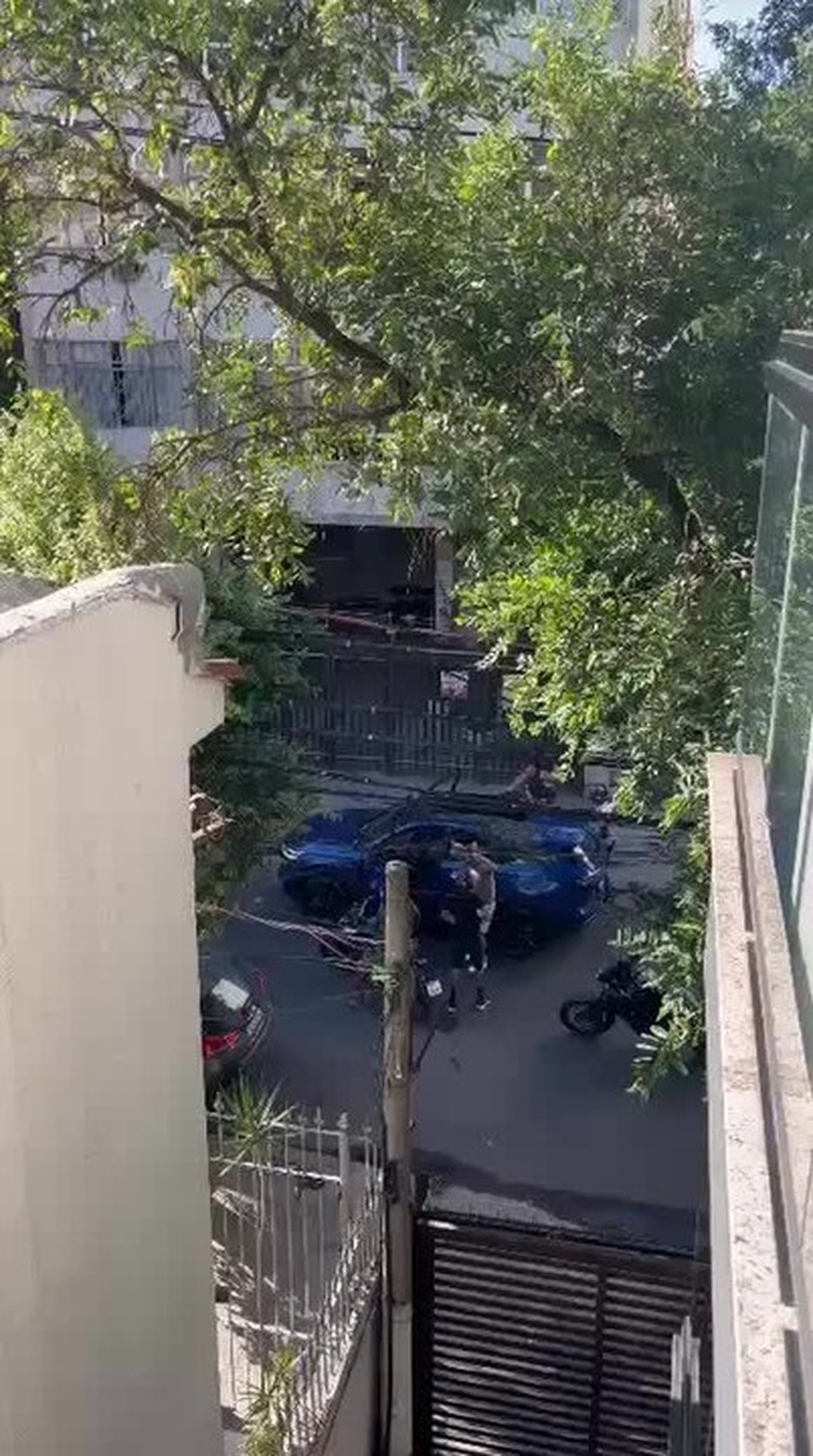 Bandidos armados rendem família com idosa e bebê em plena luz do dia em Vila Isabel