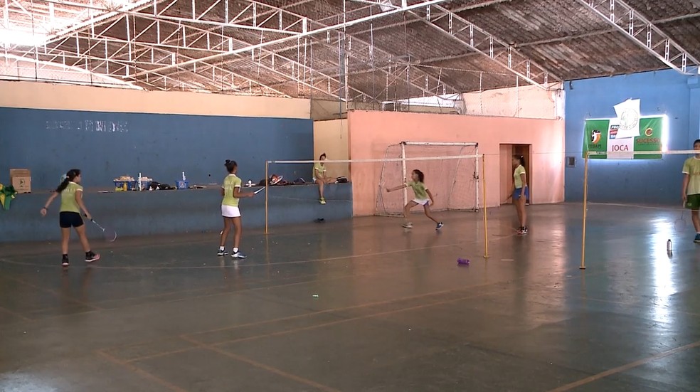A quadra do Centro de Convivência Ludjan Ladeira, no Monte Castelo, em Teresina (PI), em 2012 - Como um projeto social transformou o Piauí em uma potência nacional do badminton — Foto: TV Clube