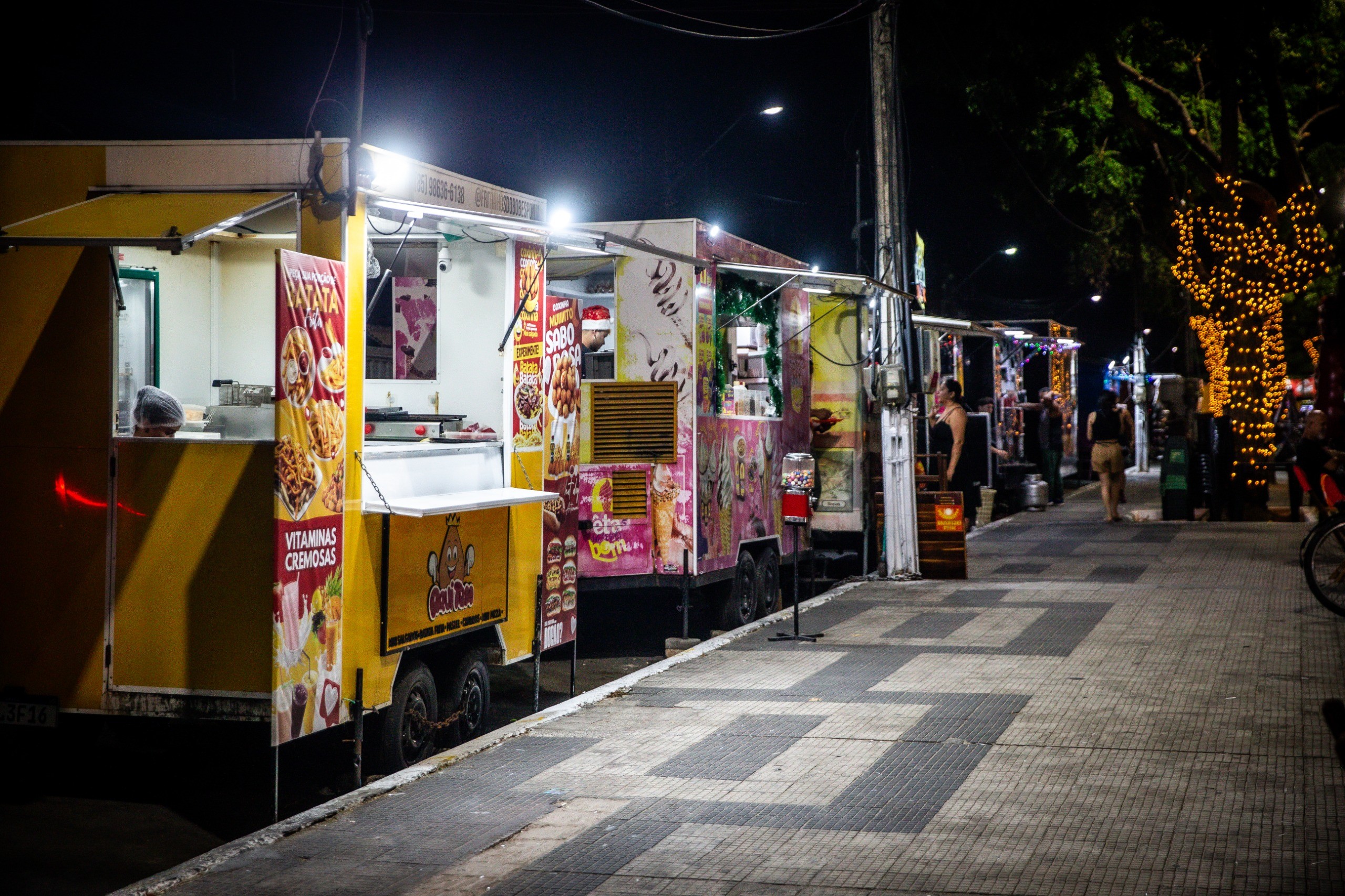 Praças de Fortaleza viram polos gastronômicos e impulsionam pequenos negócios; veja opções