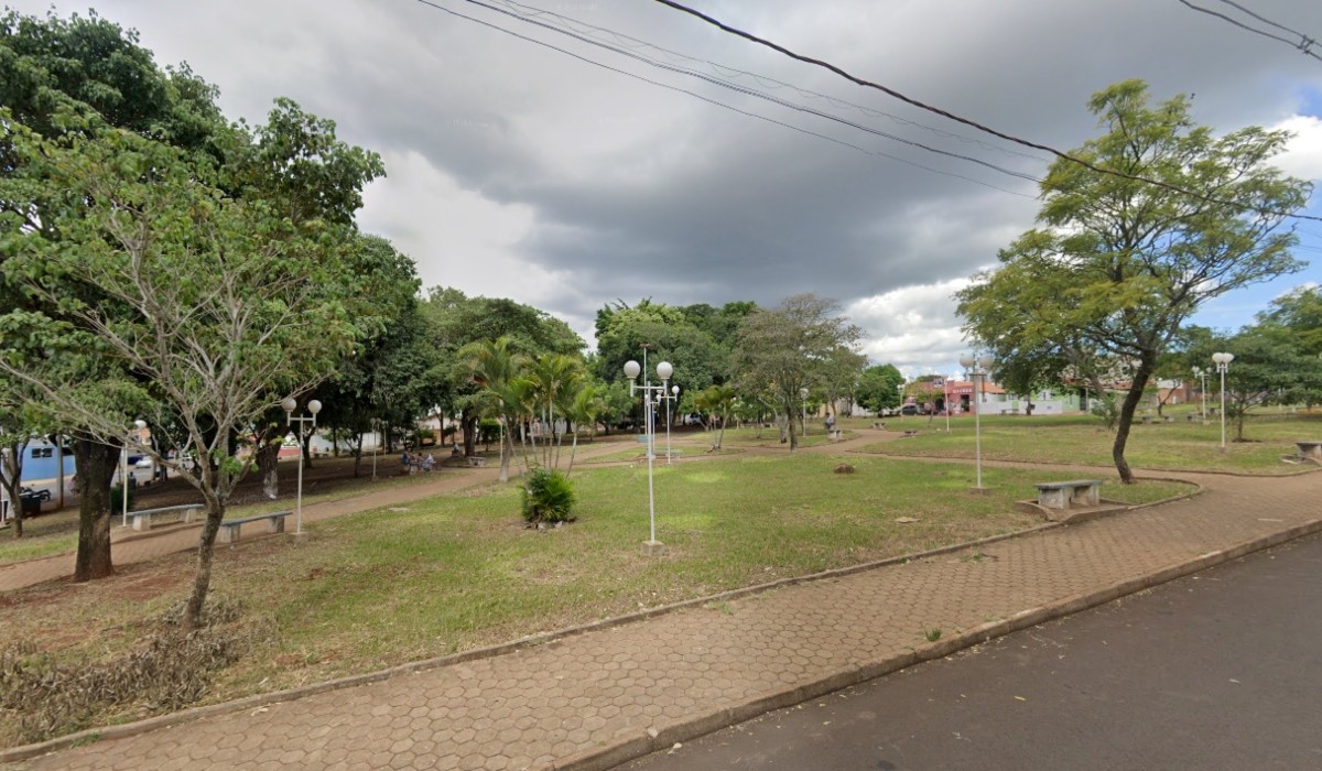 Homem é preso em flagrante suspeito de agredir companheira com correntes em praça de Piraju