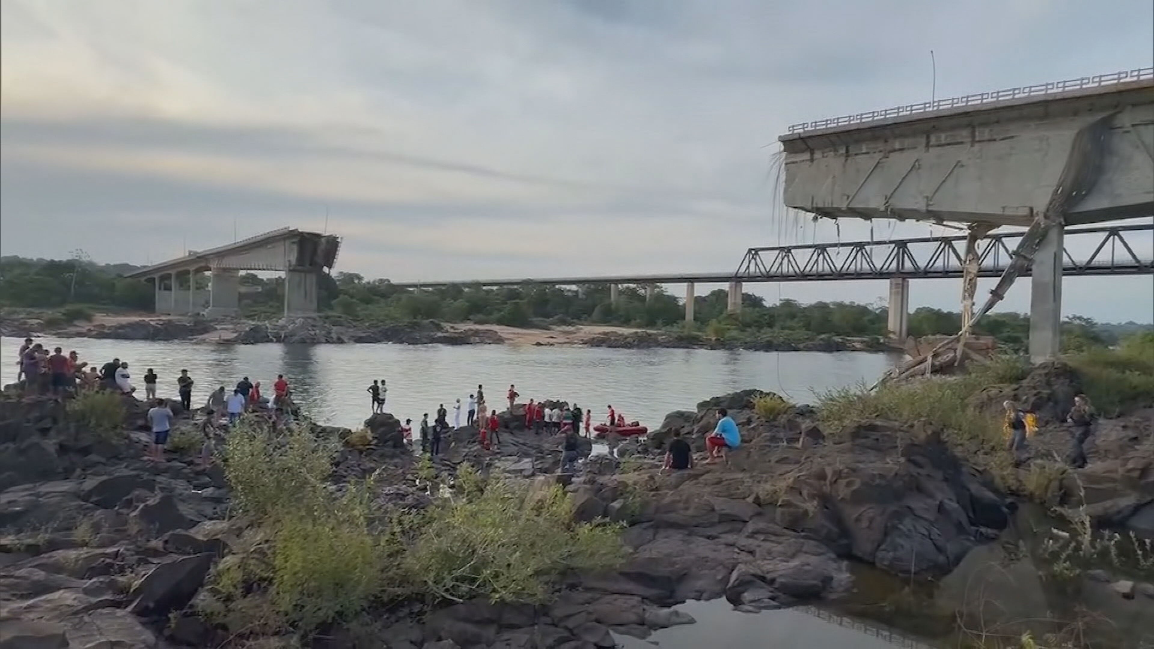 Sobe para 11 o número de mortos após queda de ponte no rio Tocantins; seis seguem desaparecidos