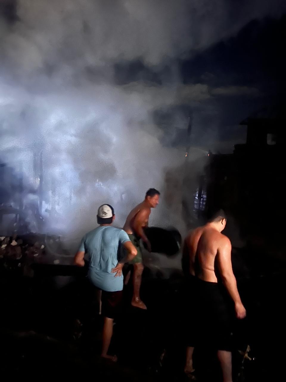 Incêndio destrói cinco casas e deixa famílias desalojadas em São Sebastião da Boa Vista