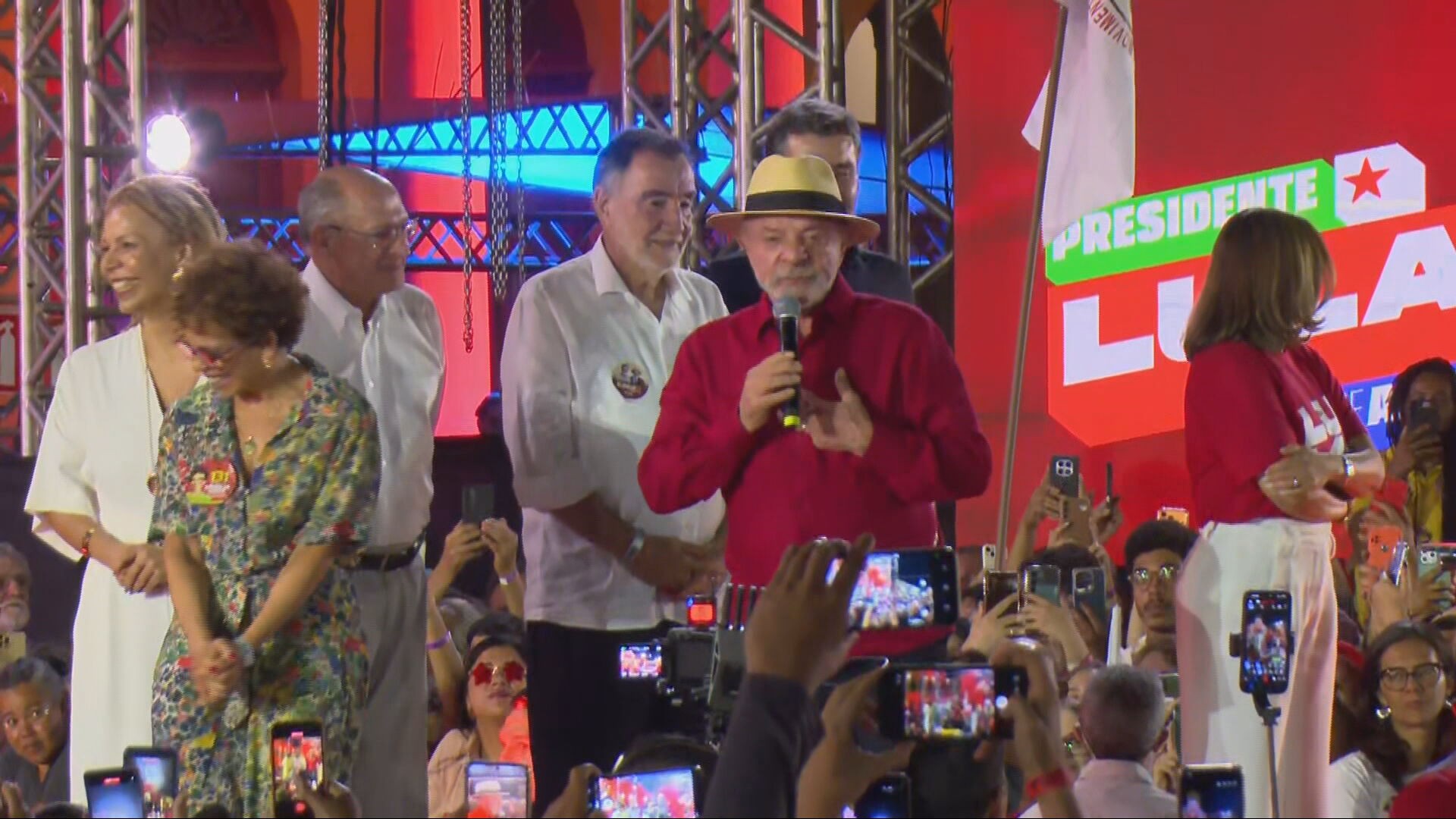 Lula diz ter sugerido a Trump para combaterem juntos o crime organizado e que taxação a produtos brasileiros 'foi feita com base em mentira'
