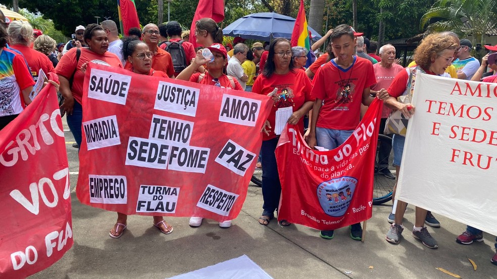 Manifestantes do Grito dos Excluídos e Excluídas fazem várias reivindicações durante ato no Recife — Foto: Iris Costa/g1