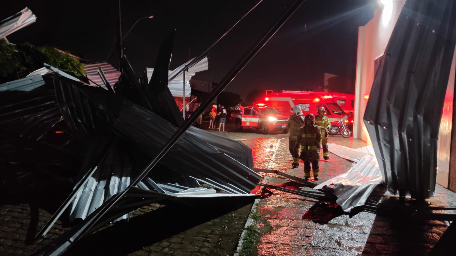 Chuvas fortes em Patos, na PB, causam alagamentos e atingem hospital