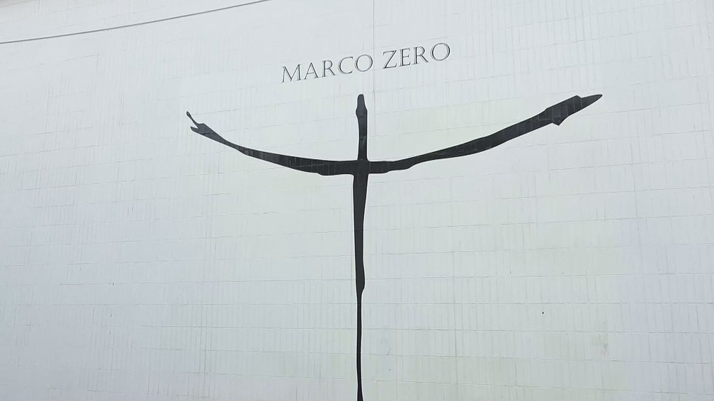Marco Zero de Brasília é encontrado em 2024; local foi marcado no chão e na parede do Buraco do Tatu — Foto: TV Globo