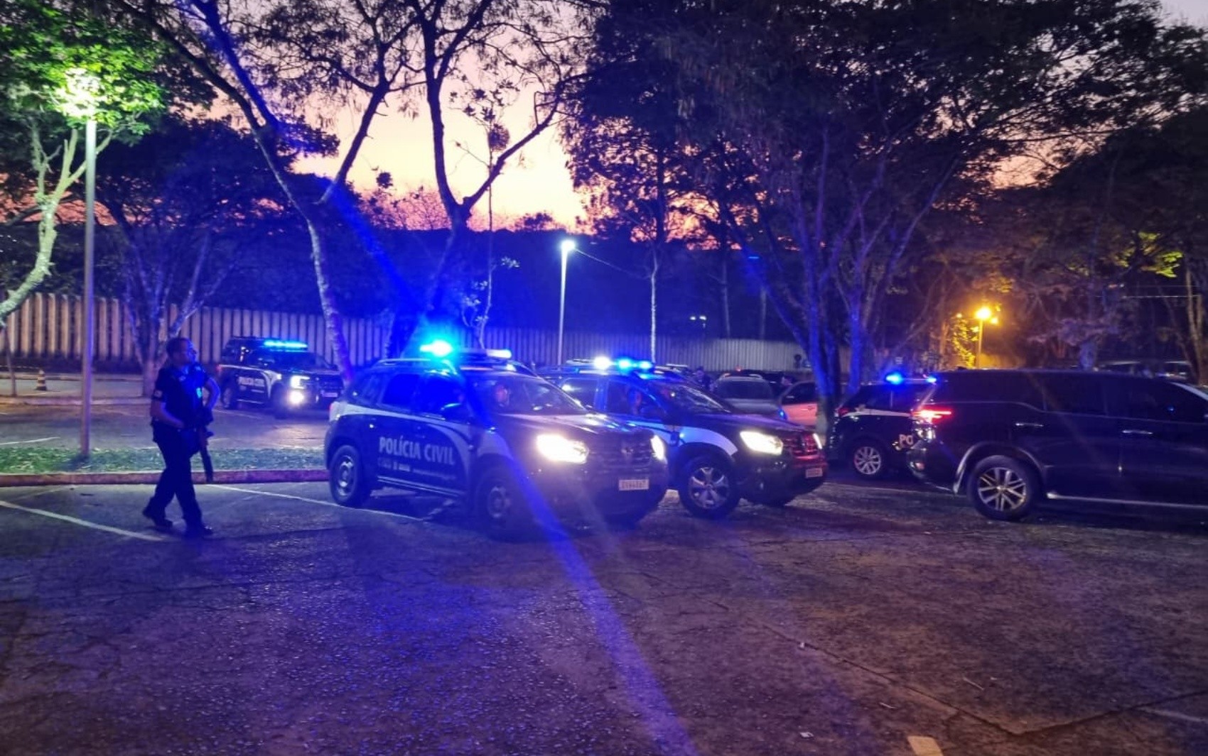 Operação da Polícia Civil prende 13 suspeitos de tráfico de drogas em Alfenas, MG