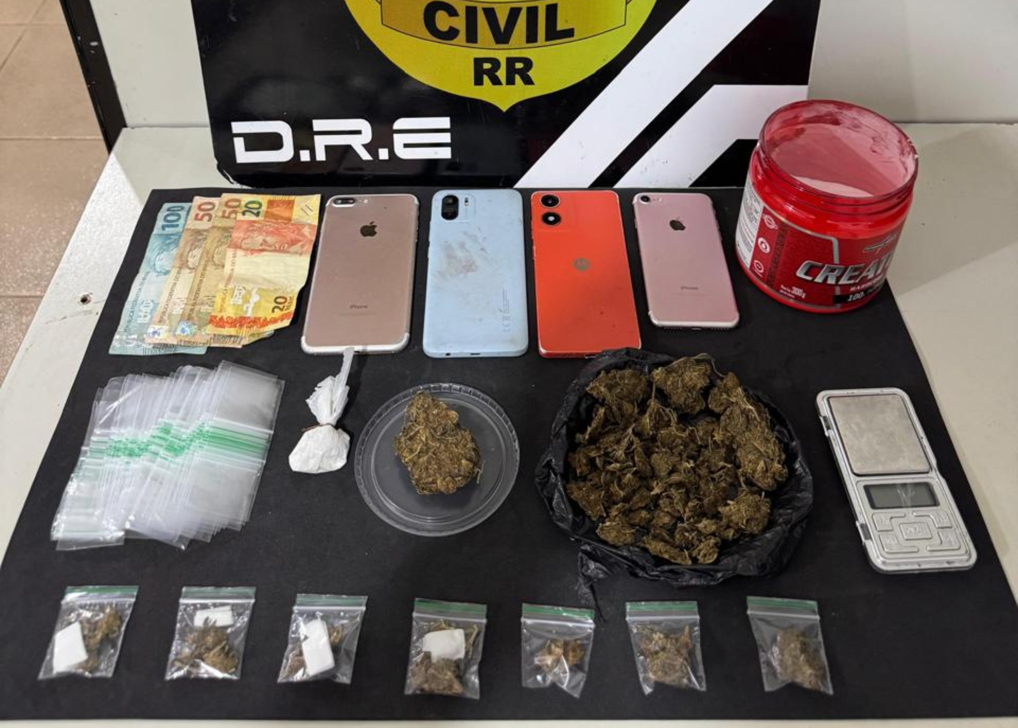 Homem é preso pela terceira vez por tráfico ao ser flagrado vendendo drogas em casa